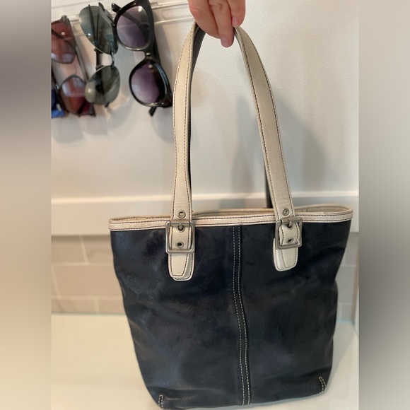 COACH medium size navy tote - Picture 3 of 5